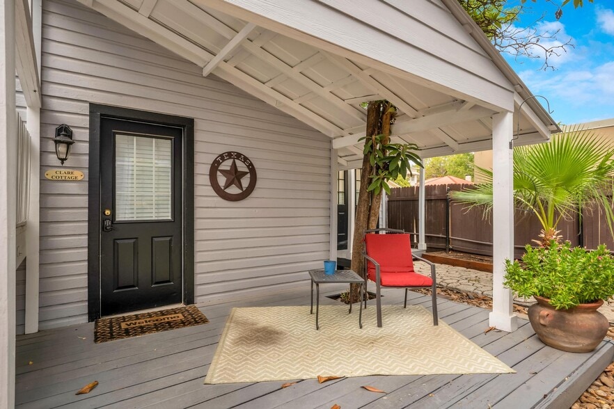 More Photos Of 225 W Craig Pl, San Antonio Hotel For Sale