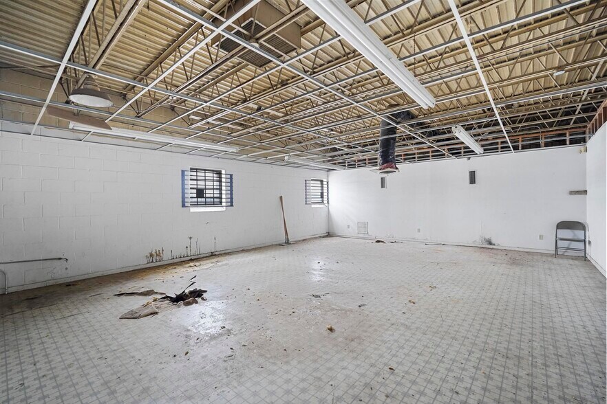 More Photos Of 2001 I-30 E, Greenville Light Manufacturing For Lease