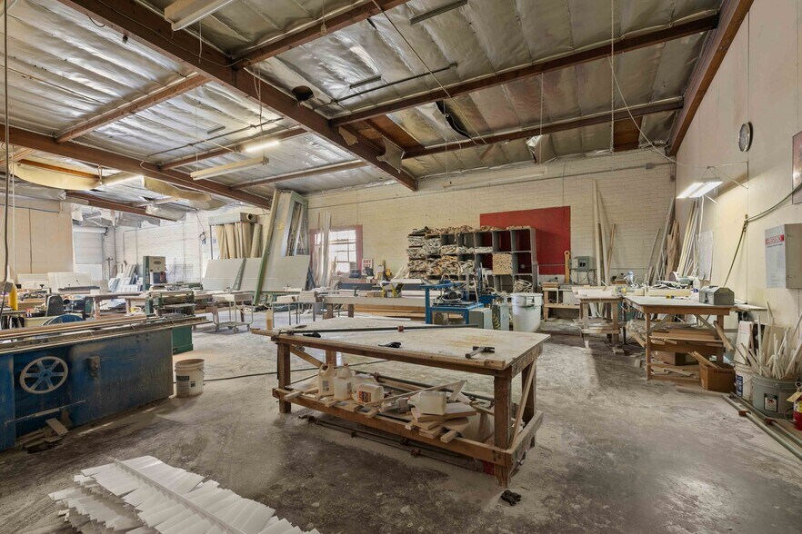 More Photos Of 8115 Lankershim Blvd, North Hollywood Warehouse For Lease