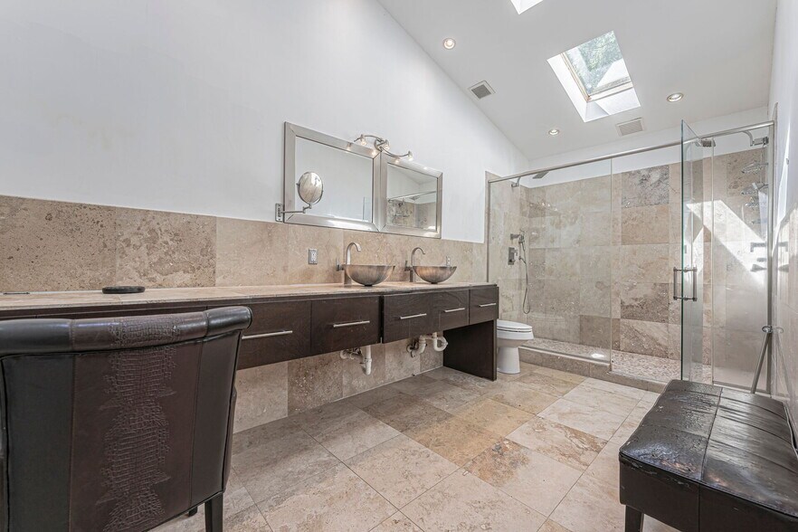 More Photos Of 191 Chamberlain St, Raleigh Dormitory For Sale