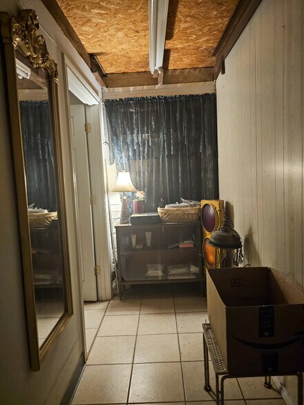 More Photos Of 1420 E Palestine Ave, Palestine Flex For Sale