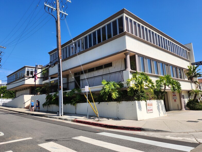More Photos Of 984 Monument St, Pacific Palisades Medical For Lease