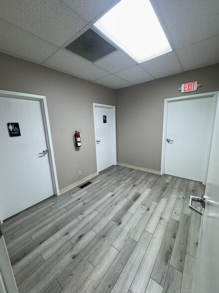 More Photos Of 1014 Hospital Dr, Batavia Storefront Retail Office For Lease