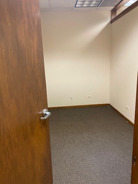 More Photos Of 7620-7632 W 159th St, Orland Park Office For Lease