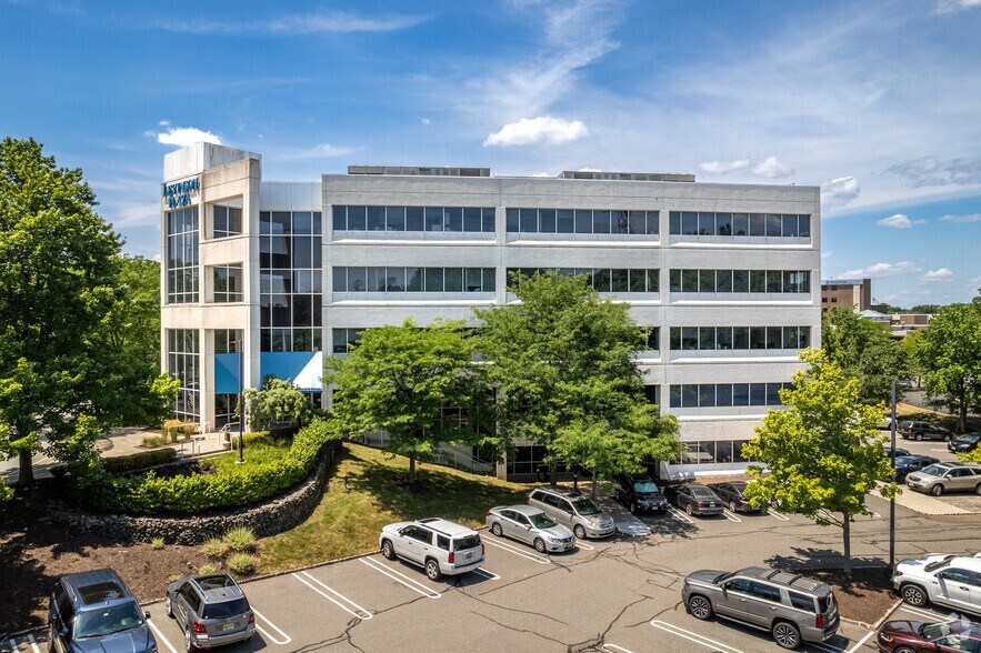 Primary Photo Of 2 Lincoln Hwy, Edison Medical For Sale