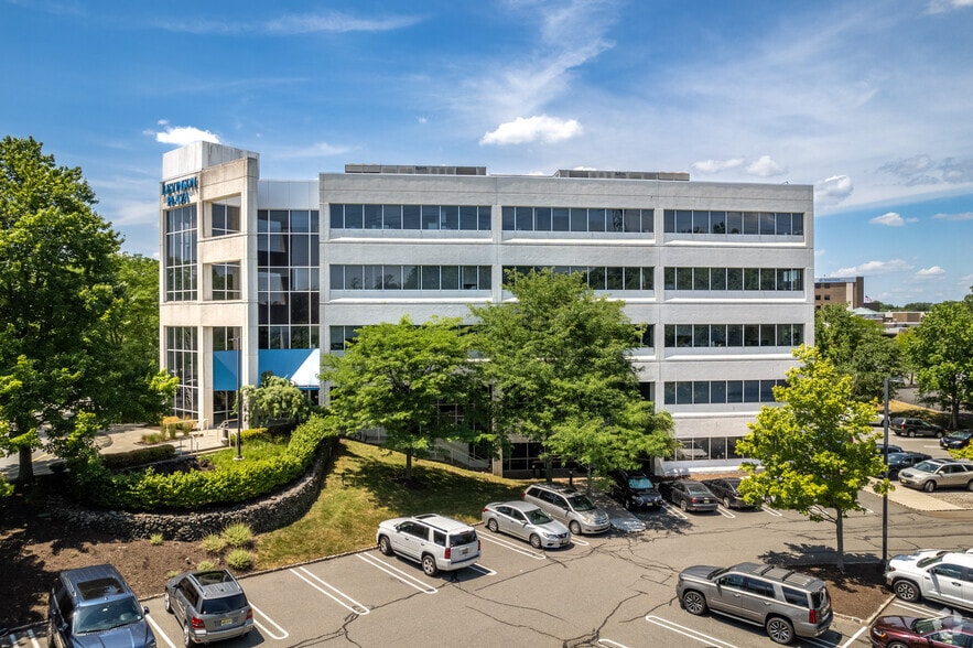 Primary Photo Of 2 Lincoln Hwy, Edison Medical For Sale