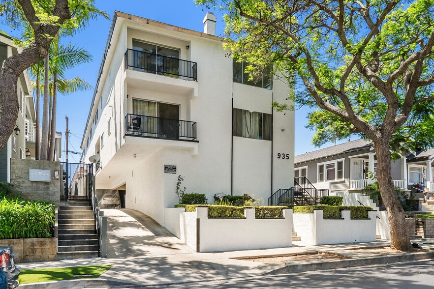 Primary Photo Of 935 W 10th St, San Pedro Apartments For Sale