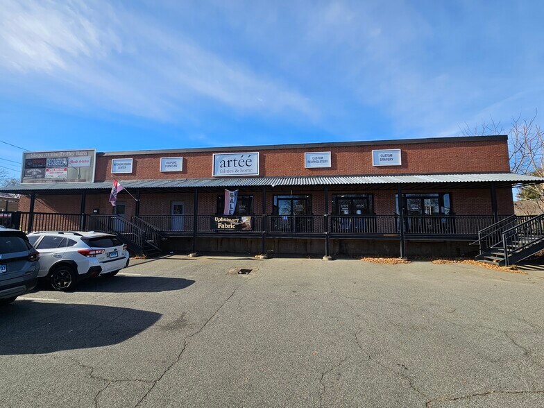 More Photos Of 725 Main St, Middletown Storefront For Lease