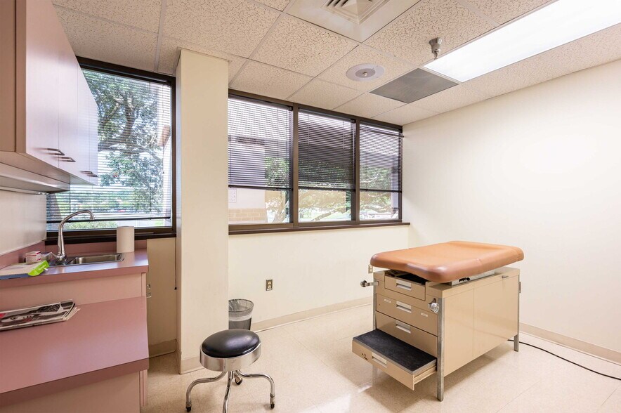 More Photos Of 6719 Gall Blvd, Zephyrhills Medical For Sale