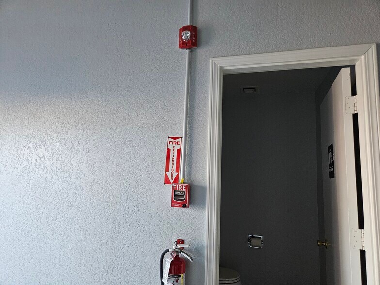 More Photos Of 1055 Empire Dr, Lake Havasu City Distribution For Lease