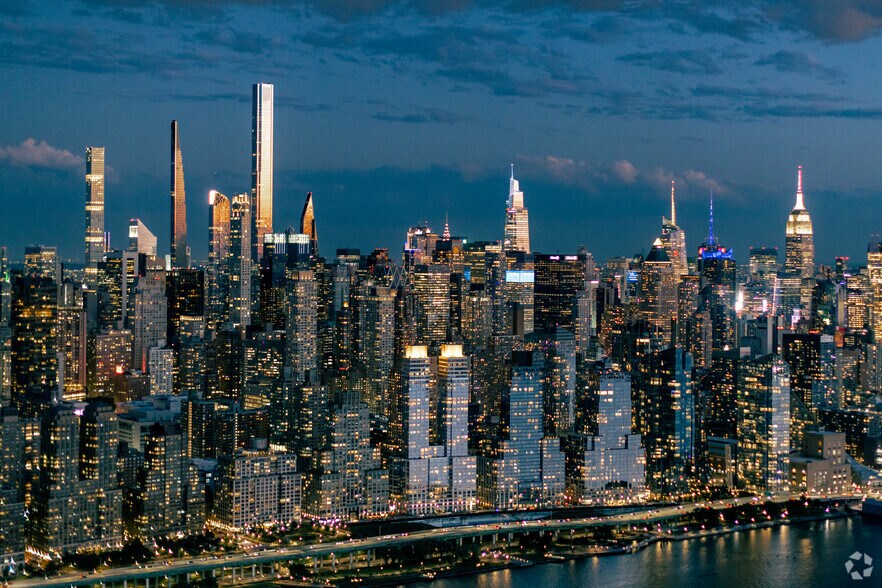 More Photos Of 80 Riverside Blvd, New York Apartments For Lease