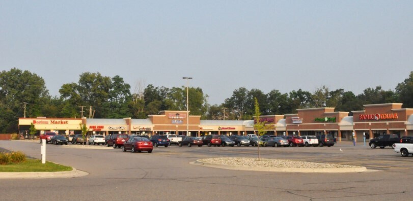 More Photos Of 5012-5160 Highland Rd, Waterford Supermarket For Lease
