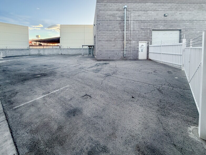 More Photos Of 4340 E Alexander Rd, Las Vegas Warehouse For Lease