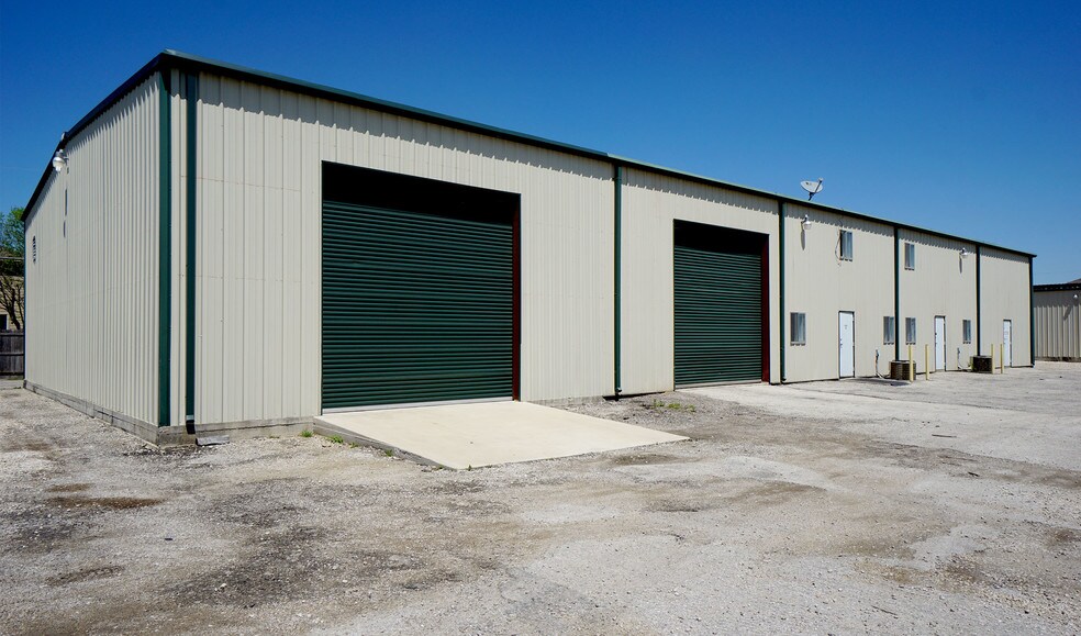 More Photos Of 18 Indian Meadows Dr, Round Rock Warehouse For Lease