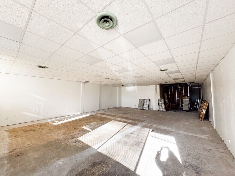 More Photos Of 65-35 Queens Blvd, Woodside Office For Lease