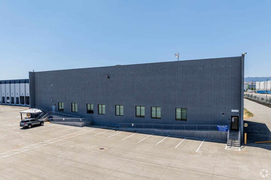More Photos Of 700 Crocker Dr, Vacaville Distribution For Lease