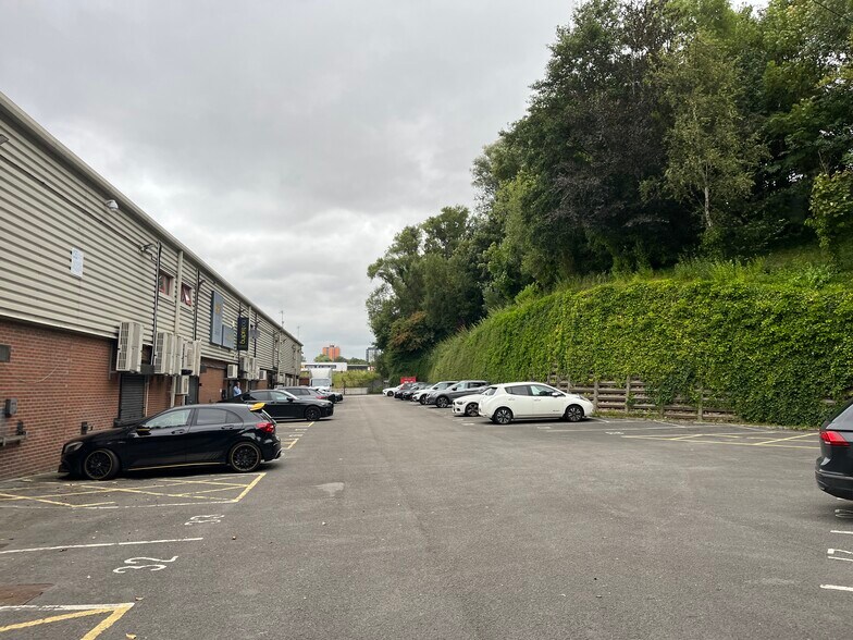 More Photos Of 116-121 Bury New Rd, Manchester Storefront For Lease