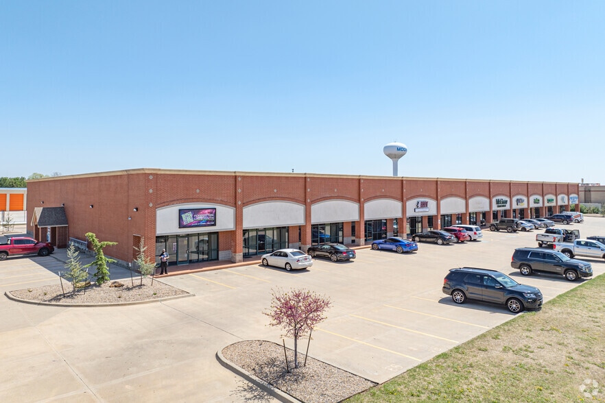 Primary Photo Of 1700-1704 S Broadway St, Moore General Retail For Lease