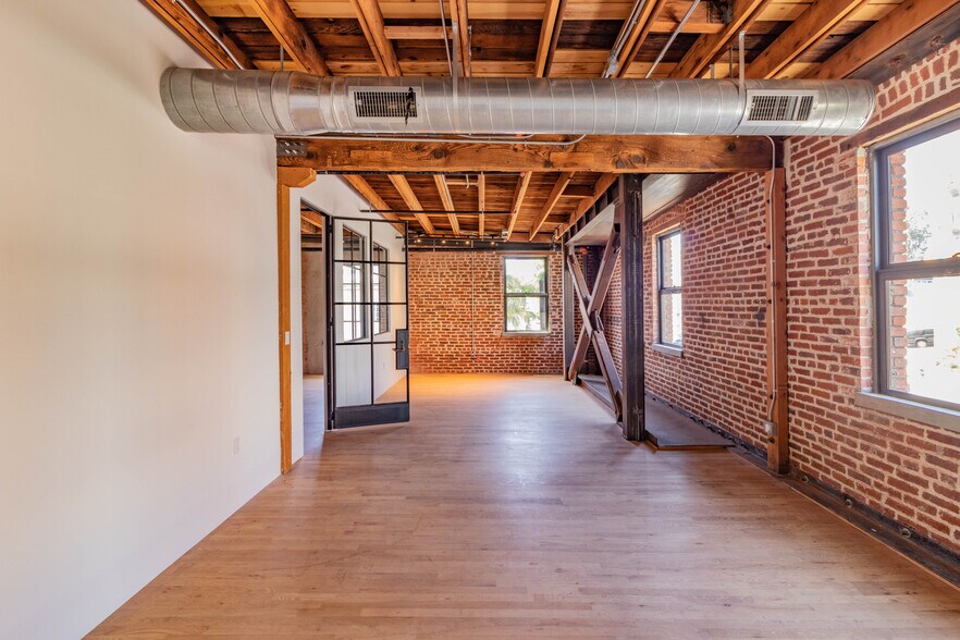 More Photos Of 158-160 Glendale Blvd, Los Angeles Loft Creative Space For Lease