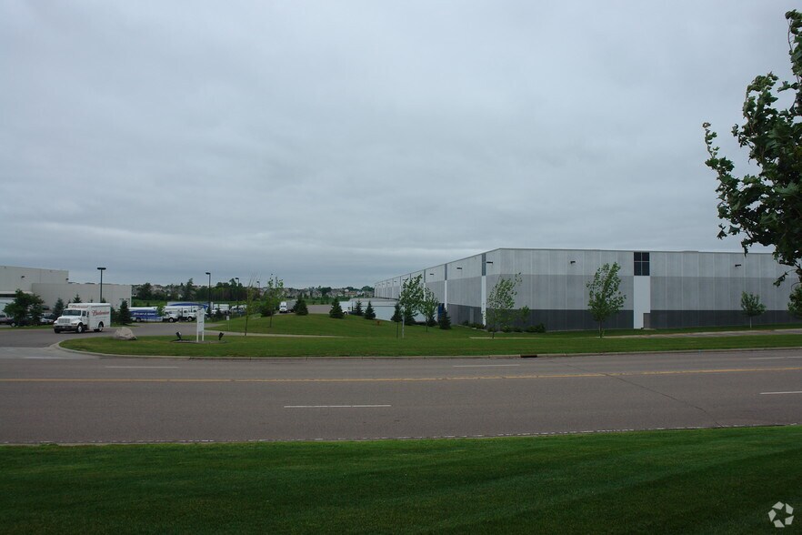 More Photos Of 20000 S Diamond Lake Rd, Rogers Distribution For Lease