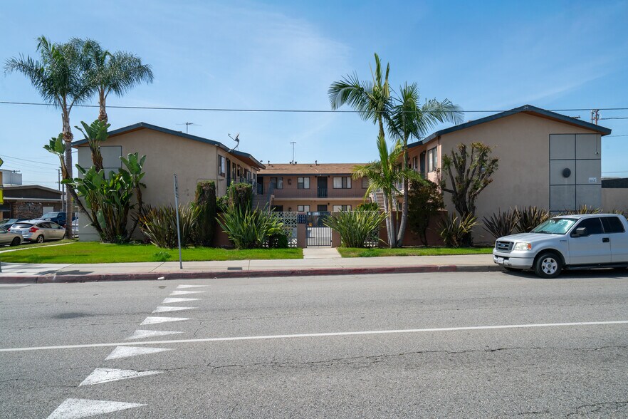 More Photos Of 5505 Cherry Ave, Long Beach Apartments For Sale