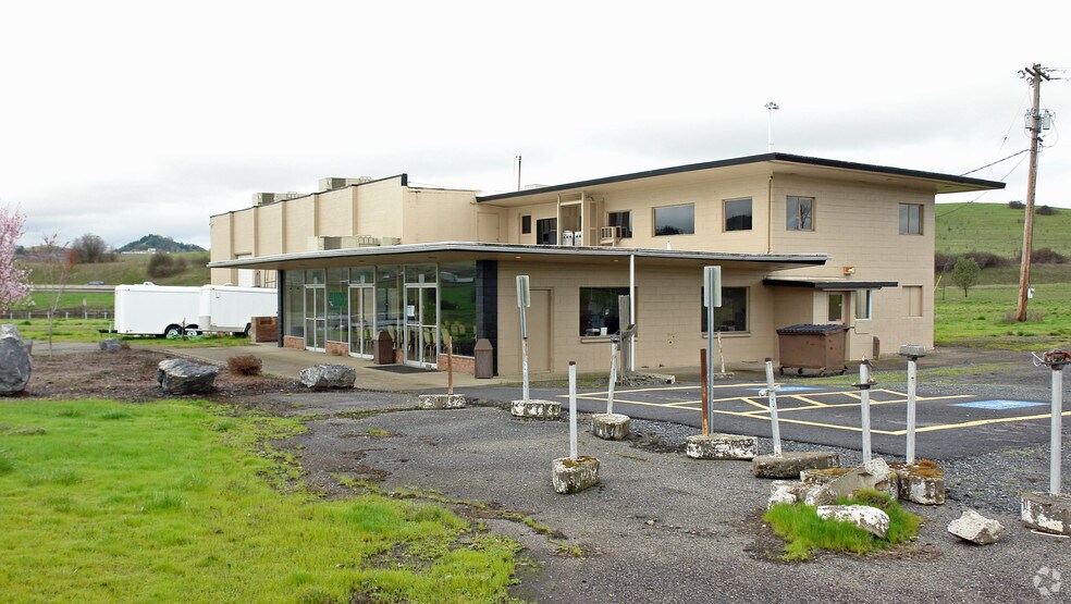 More Photos Of 400 Grant Smith Rd, Roseburg Specialty For Lease