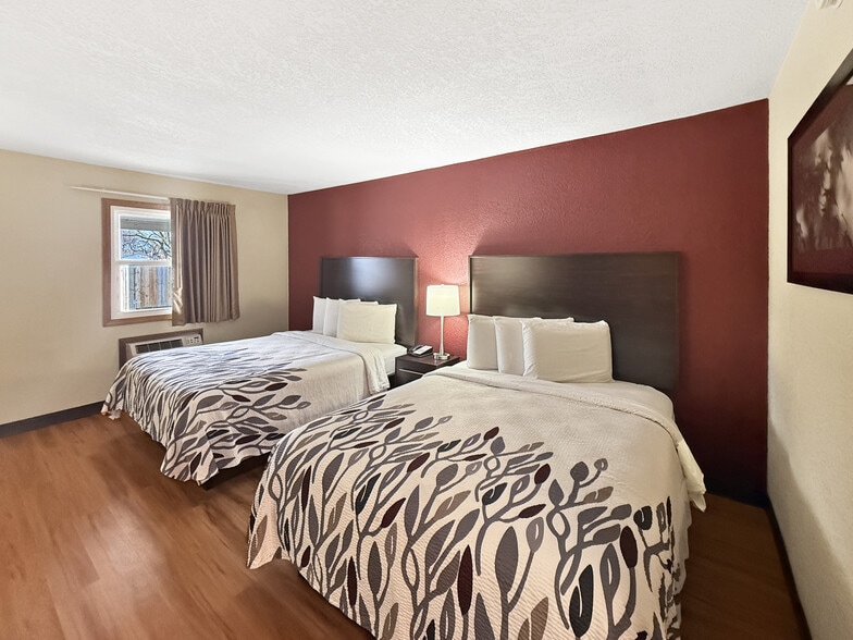 More Photos Of 5020 NE 14th St, Des Moines Hotel For Sale