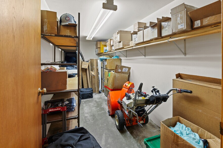 More Photos Of 1828 Park Ave, New Holstein Light Distribution For Sale