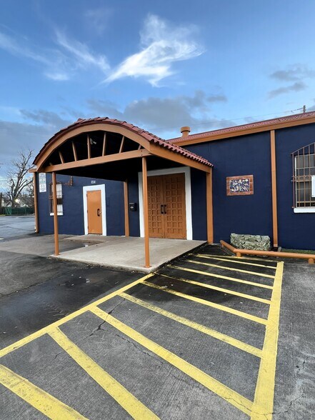 More Photos Of 716 Telephone Rd, Houston Warehouse For Lease