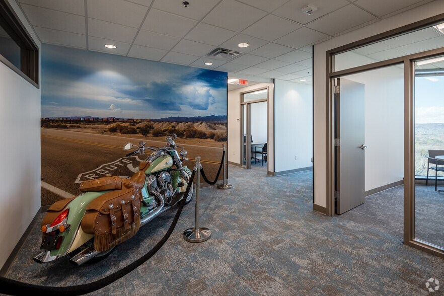 More Photos Of 214 Overlook Cir, Brentwood Office For Sale