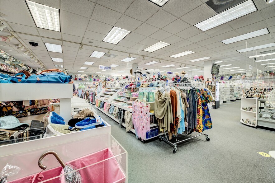 More Photos Of 9345 Olive Blvd, Saint Louis General Retail For Sale