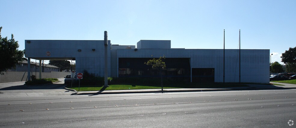 More Photos Of 1450 W Redondo Beach Blvd, Gardena Bank For Lease