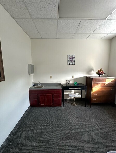 More Photos Of 8819 E 350 Hwy, Raytown Auto Dealership For Sale