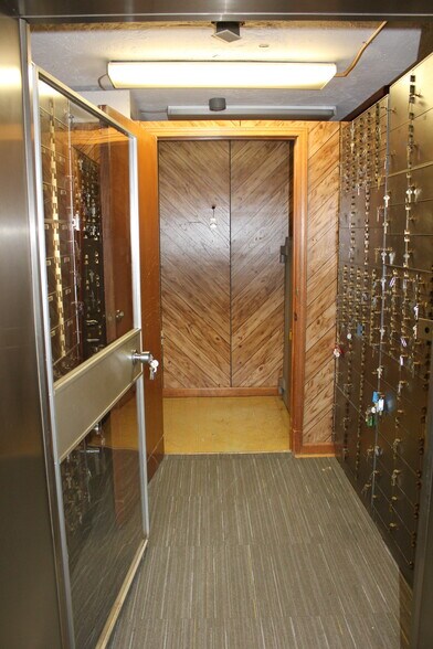 More Photos Of 27373 Highway 42, Springfield Loft Creative Space For Lease