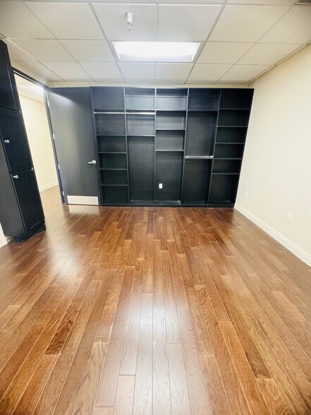 More Photos Of 21731 Ventura Blvd, Woodland Hills Medical For Lease