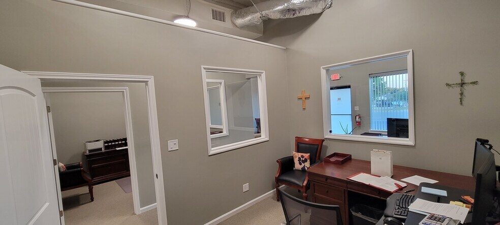 More Photos Of 202 Santa Fe Dr, Weatherford Storefront For Lease