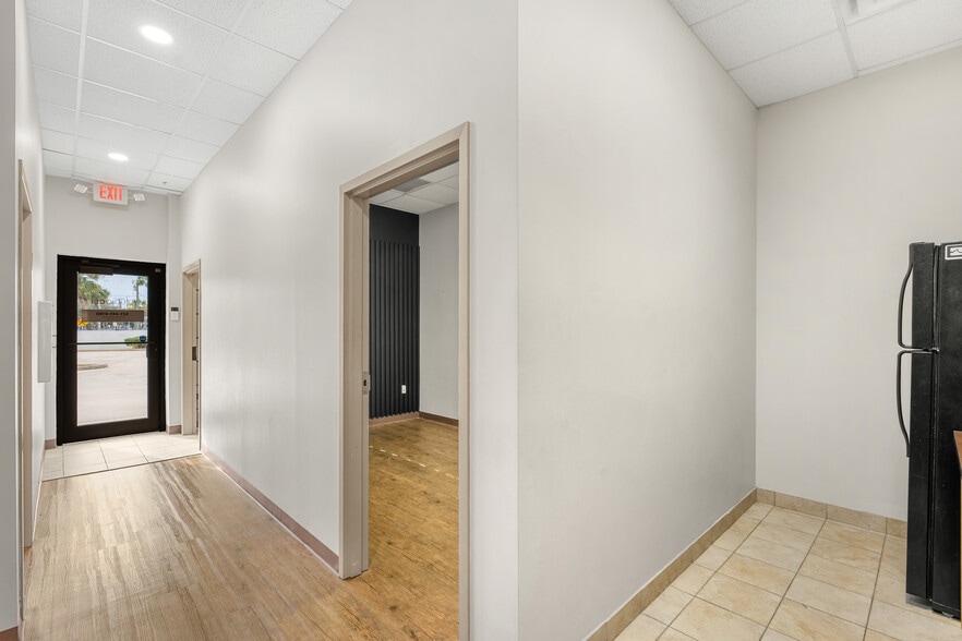 More Photos Of 1508-1510 S Harbor City Blvd, Melbourne Storefront For Lease