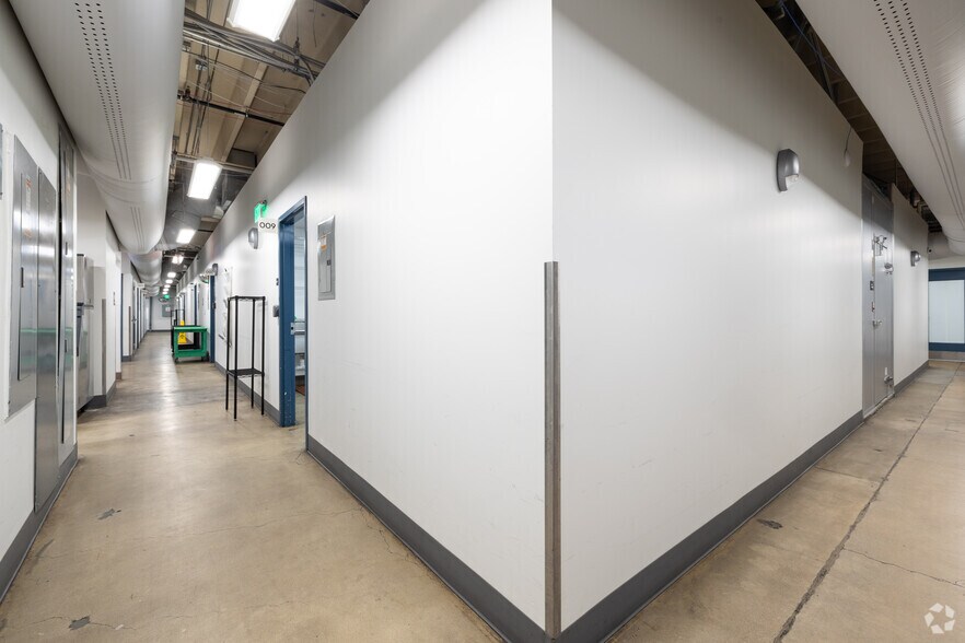 More Photos Of 427 Lombrano St, San Antonio Manufacturing For Lease