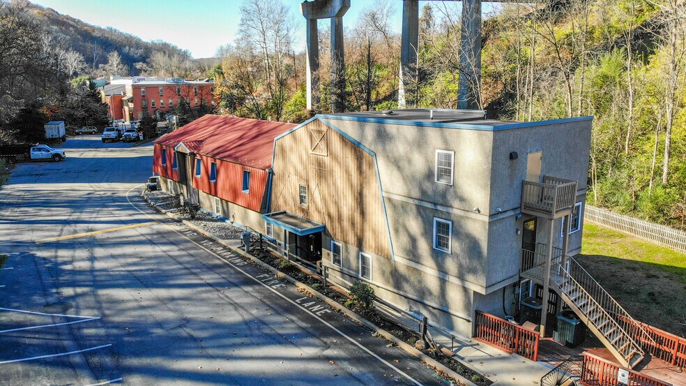 More Photos Of 14 Balligomingo Rd, Conshohocken Unknown For Sale