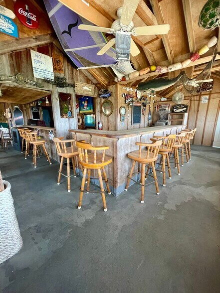 More Photos Of 25202 Island Pines Dr, Waves Restaurant For Sale