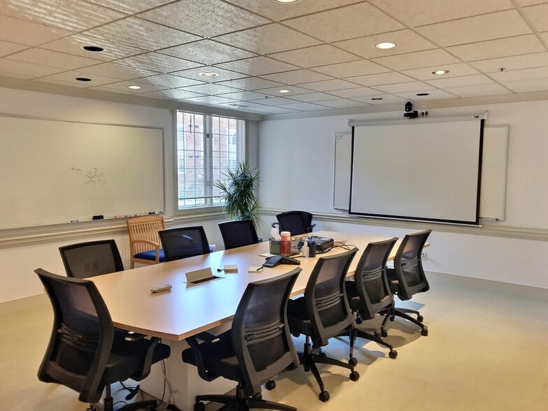 More Photos Of 202-258 E High St, Charlottesville Office For Sale