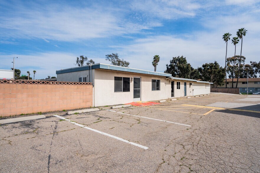 More Photos Of 3440 E Main St, Ventura Auto Dealership For Lease