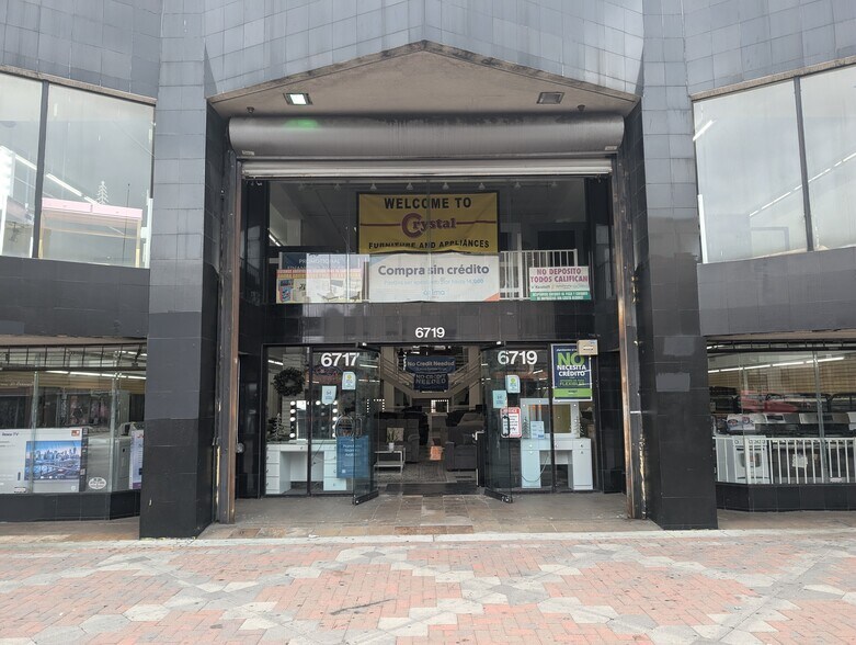 More Photos Of 6717-6719 Pacific Blvd, Huntington Park Storefront For Lease