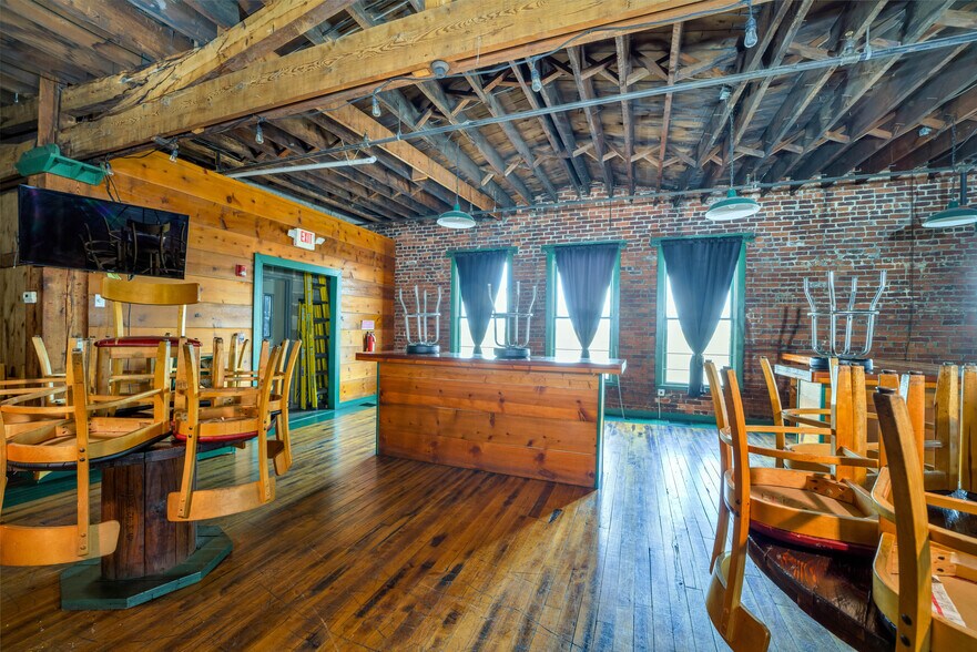 More Photos Of 923 N E St, Richmond Storefront For Sale