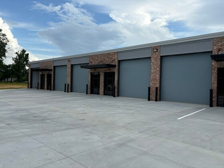 More Photos Of 230 Casey's Ln, Flowood Light Distribution For Lease