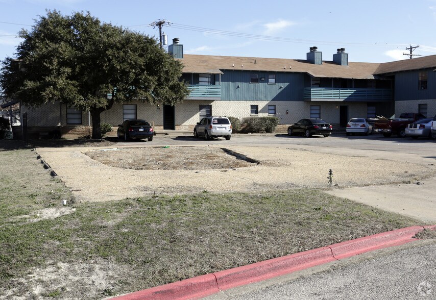 More Photos Of 2212 W Davis St, Dallas Multifamily For Sale