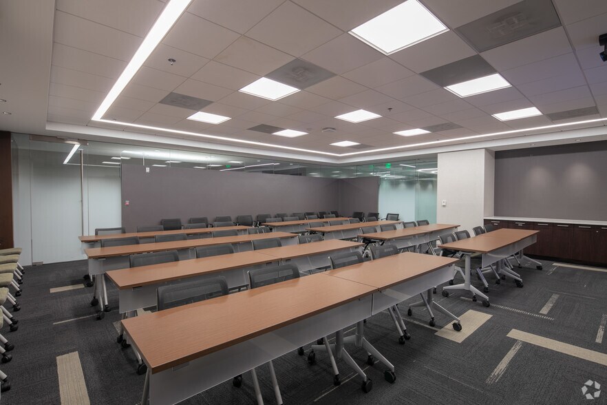 More Photos Of 3060 Peachtree Rd NW, Atlanta Office For Lease