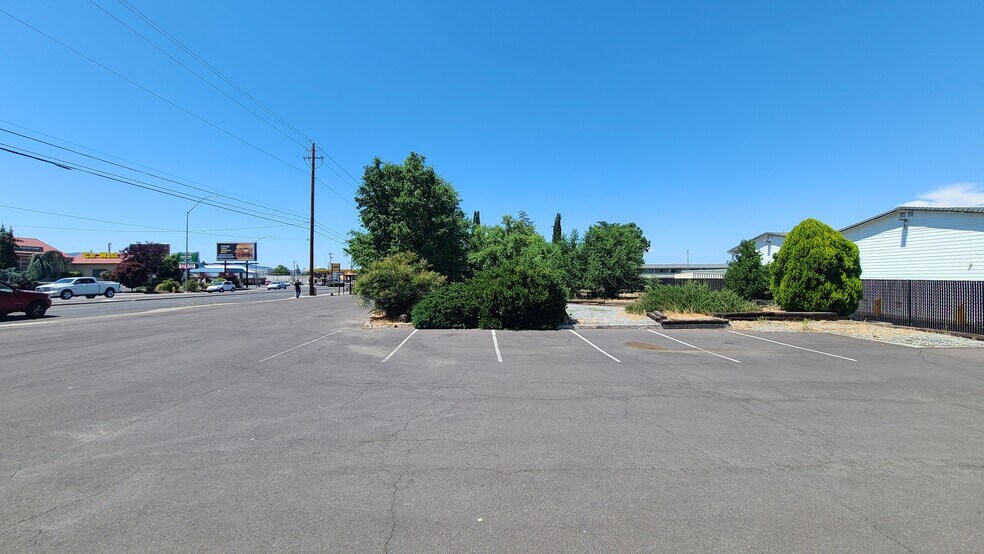 More Photos Of 1015 S Riverside Ave, Medford Land For Sale