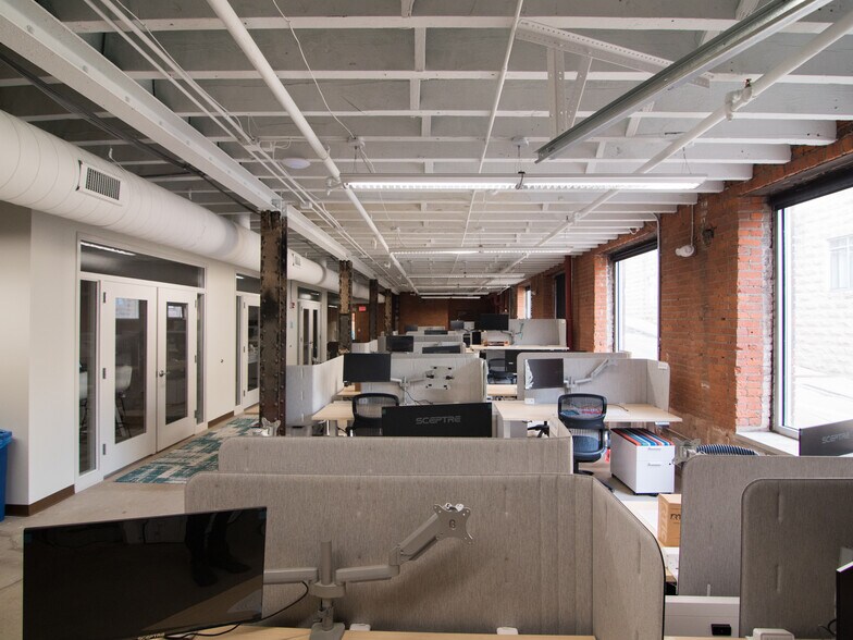 More Photos Of 2401 W Superior Viaduct, Cleveland Office For Lease