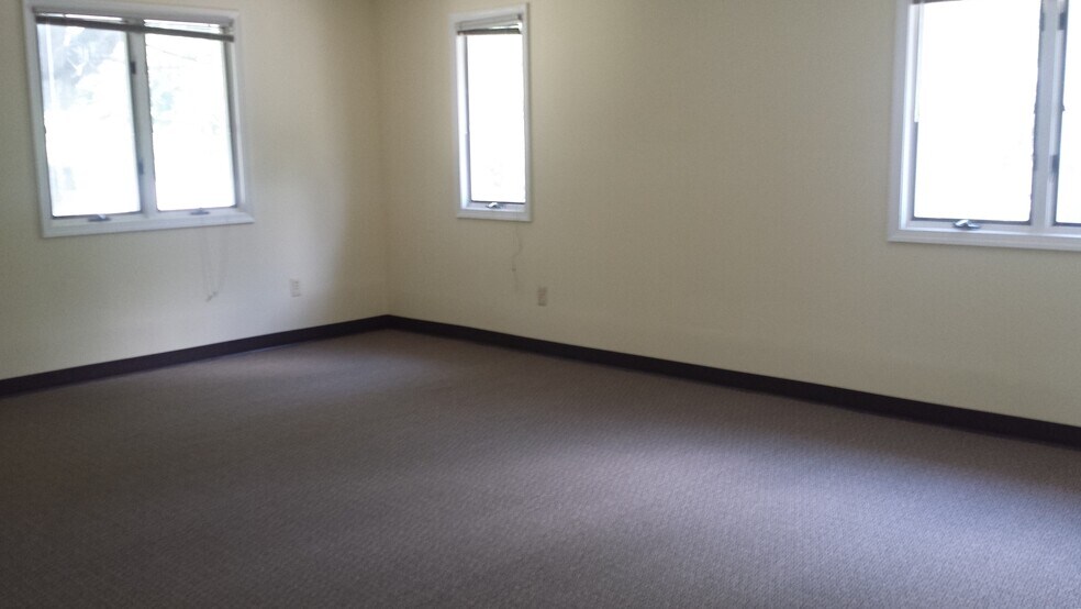 More Photos Of 518 Clifton Ave, Clifton Office For Lease